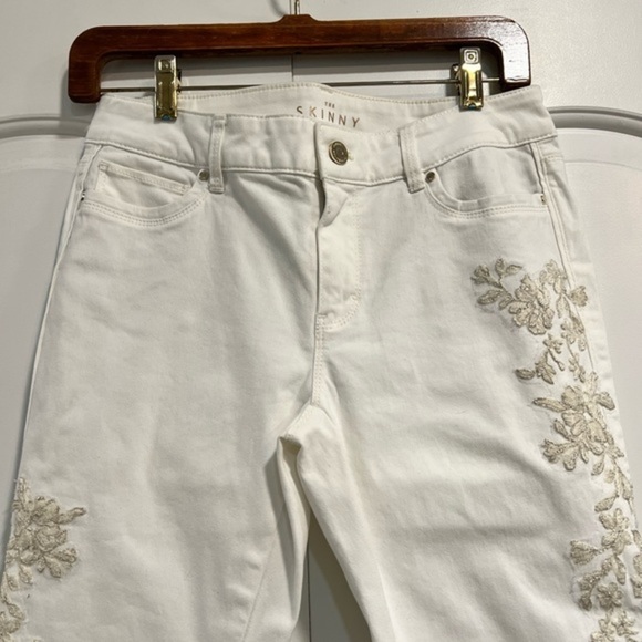 White House Black Market Winter White Skinny Jeans with Sparkly Embroidery - Picture 4 of 13